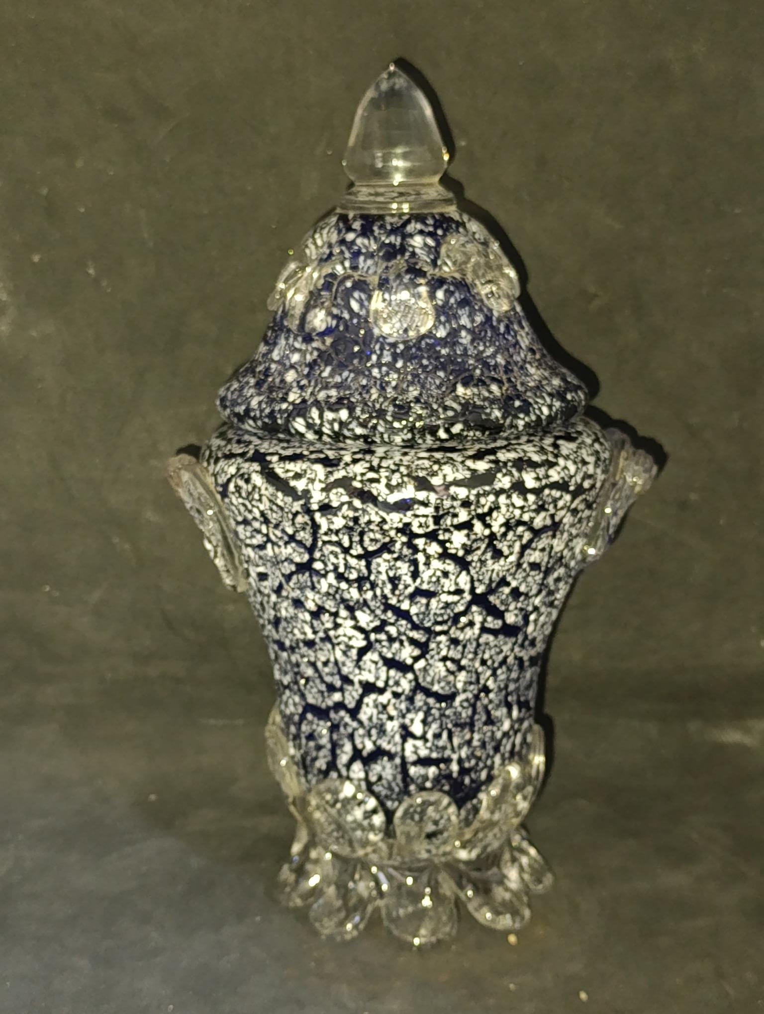 Bonbonnière en verre bleu de style Murano