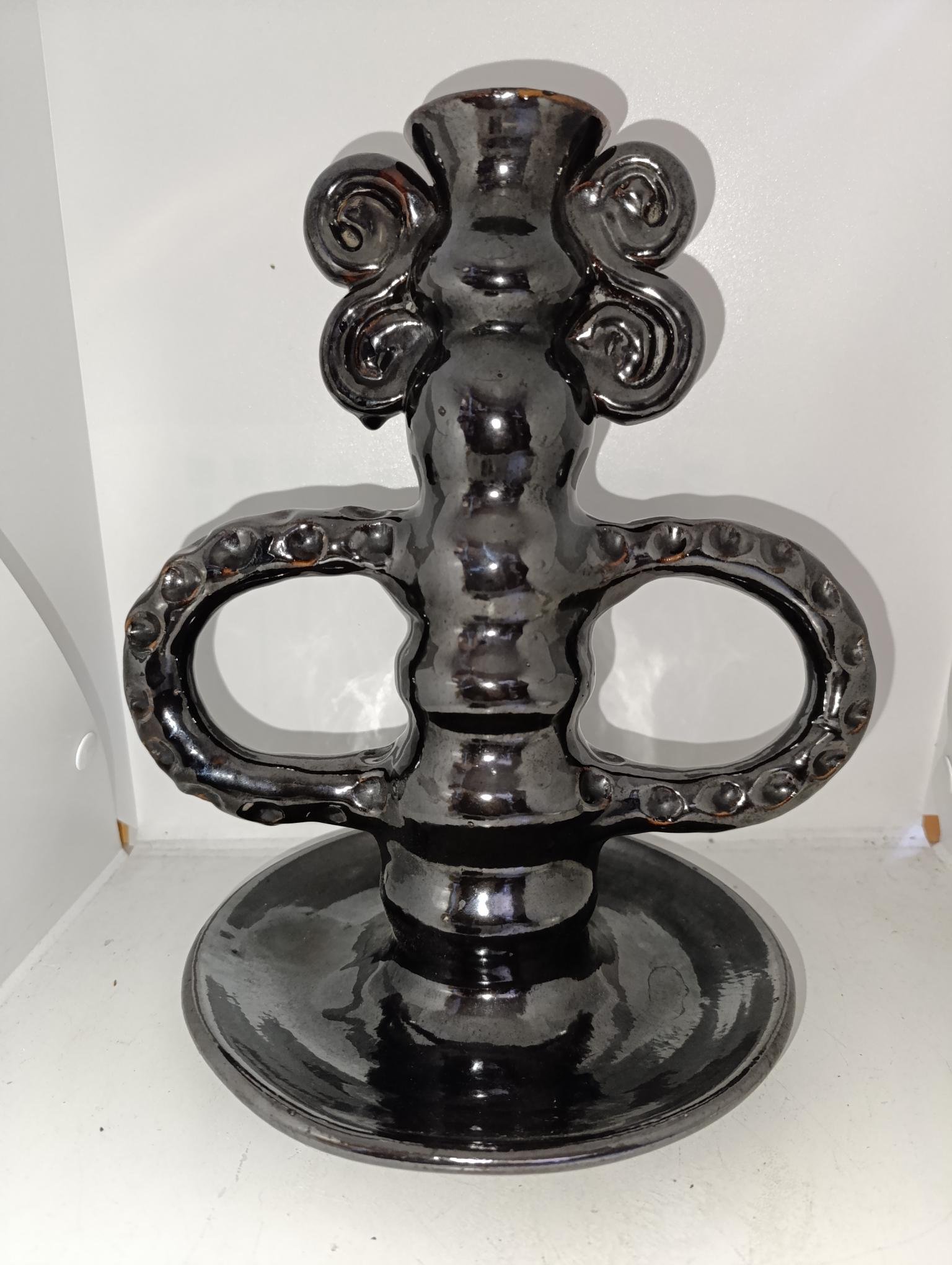 Bougeoir sculptural en céramique noire