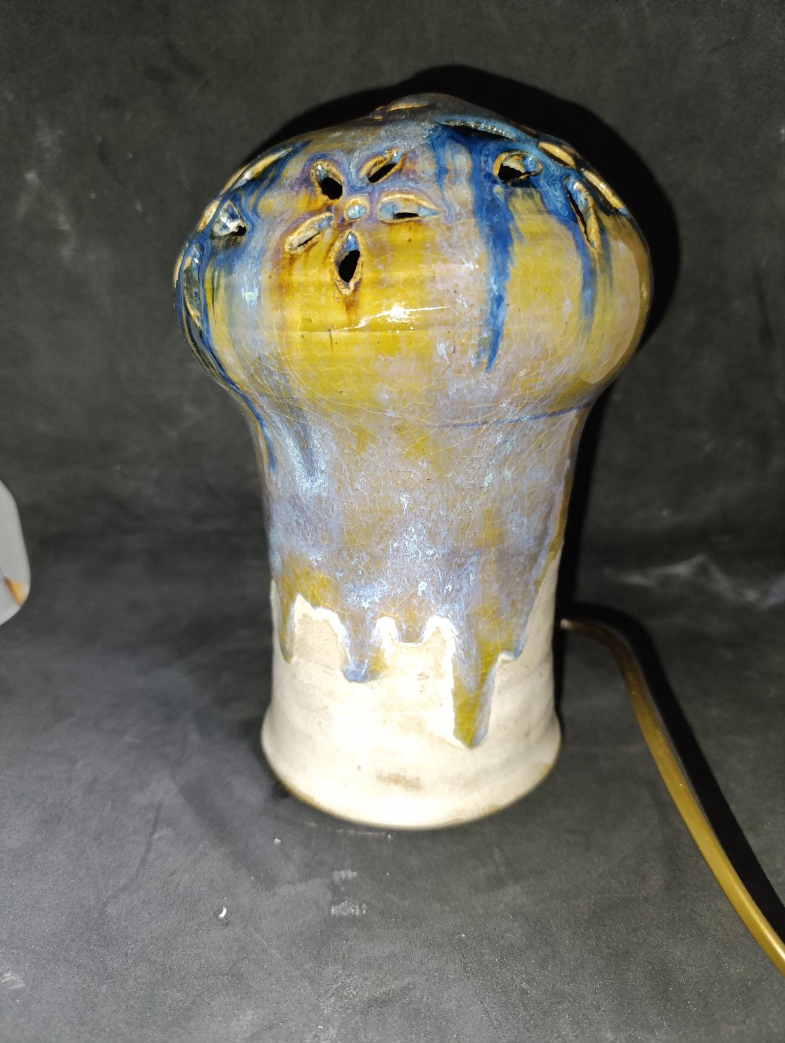 Petite lampe en céramique émaillée bleu et jaune
