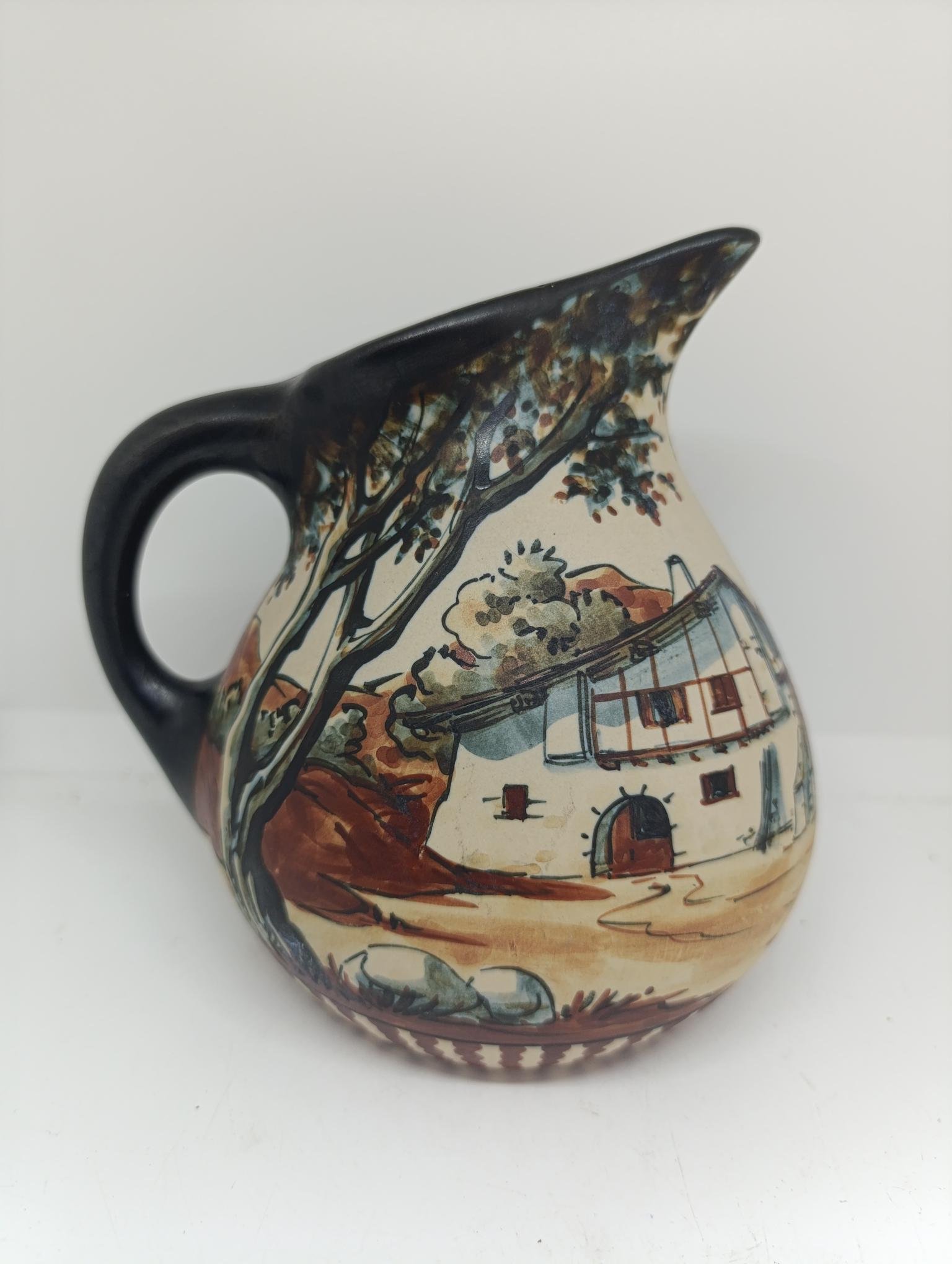 Pichet de Ciboure en céramique à décor de paysage
