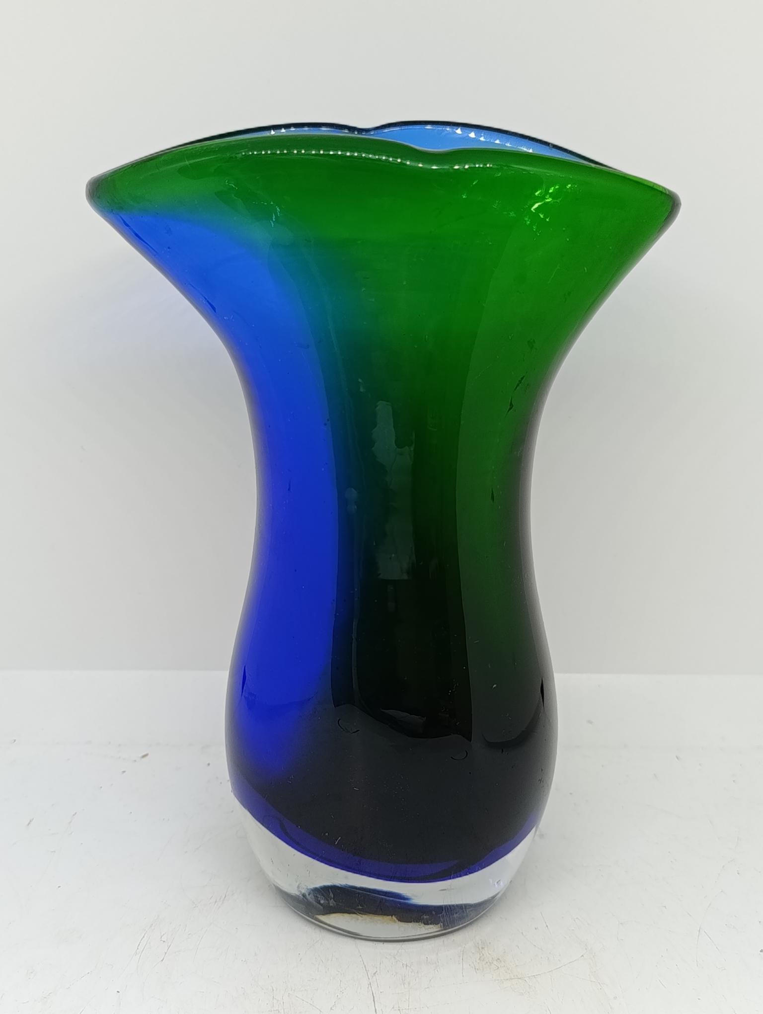 Vase en verre bleu et vert vendu