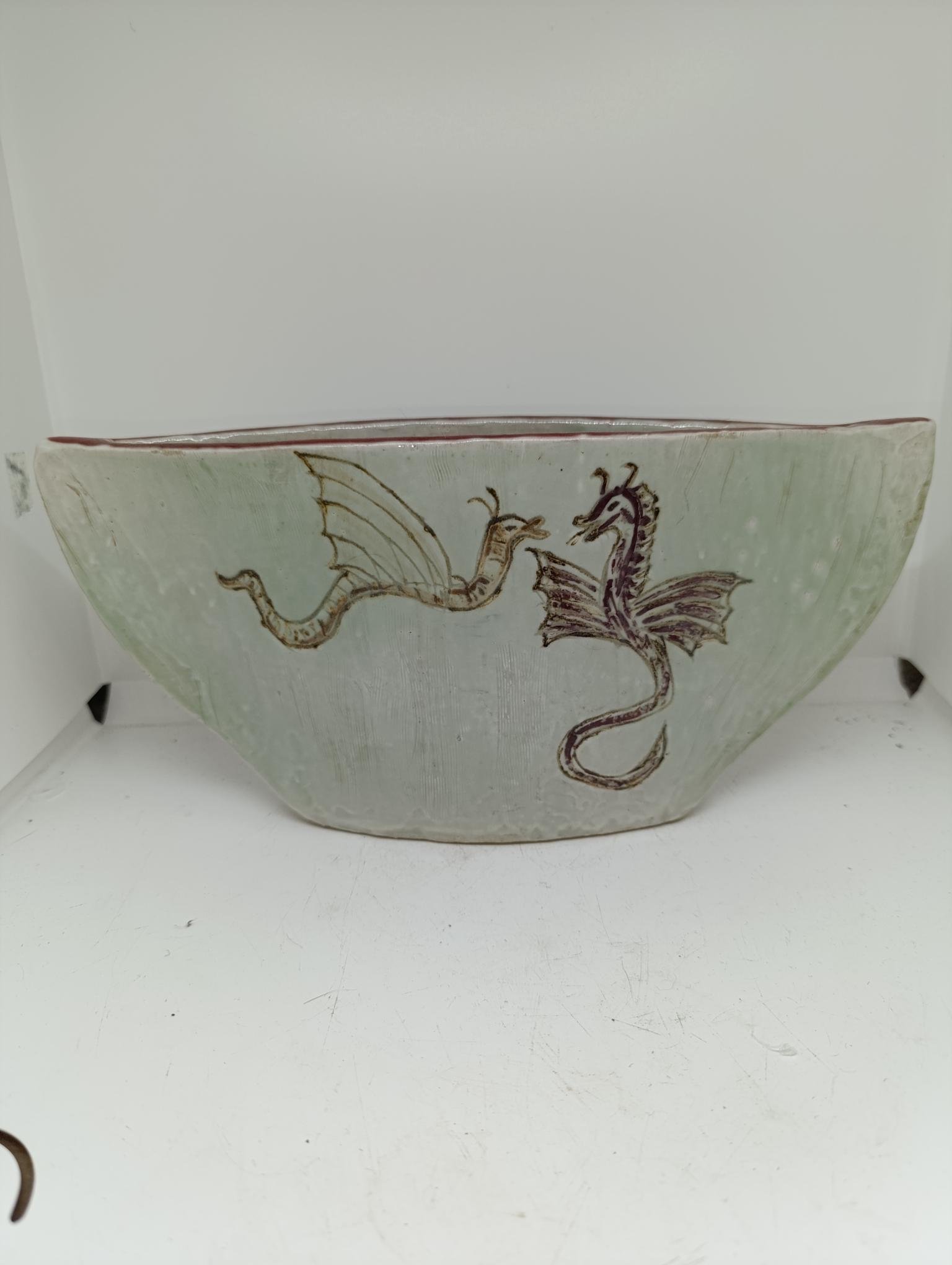 Coupe en céramique aux dragons vendue